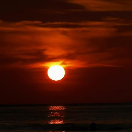 Lanting Hotel Patong Luaran gambar