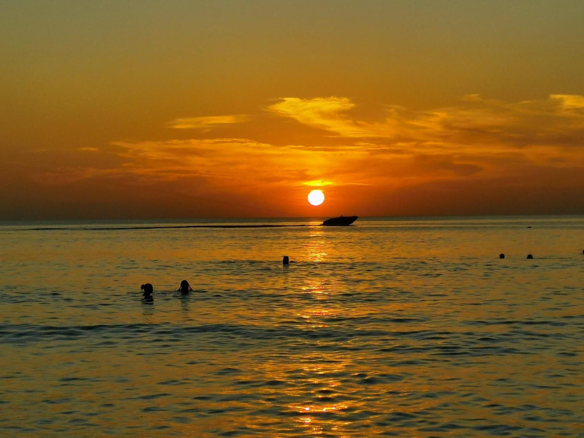 Lanting Hotel Patong Luaran gambar