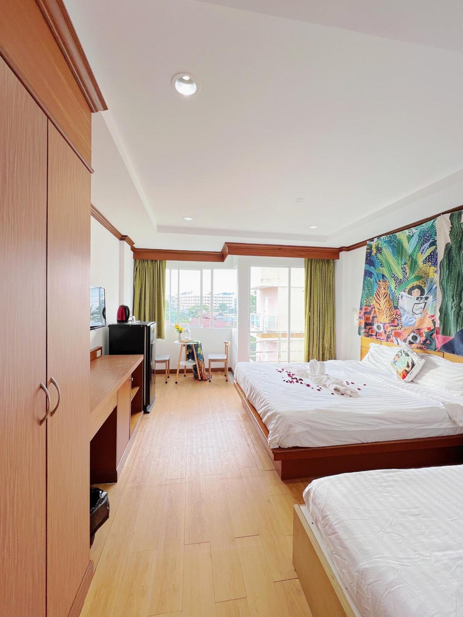 Lanting Hotel Patong Luaran gambar