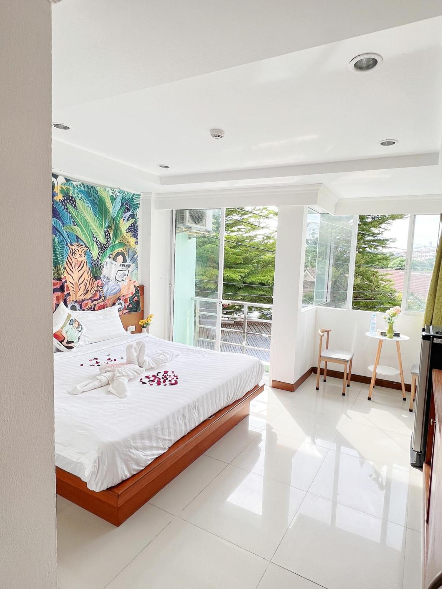 Lanting Hotel Patong Luaran gambar
