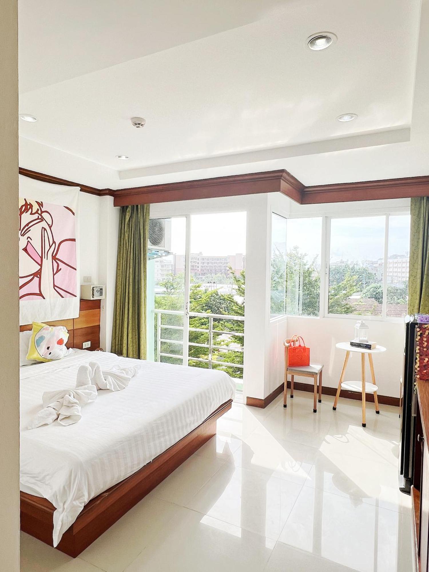 Lanting Hotel Patong Luaran gambar