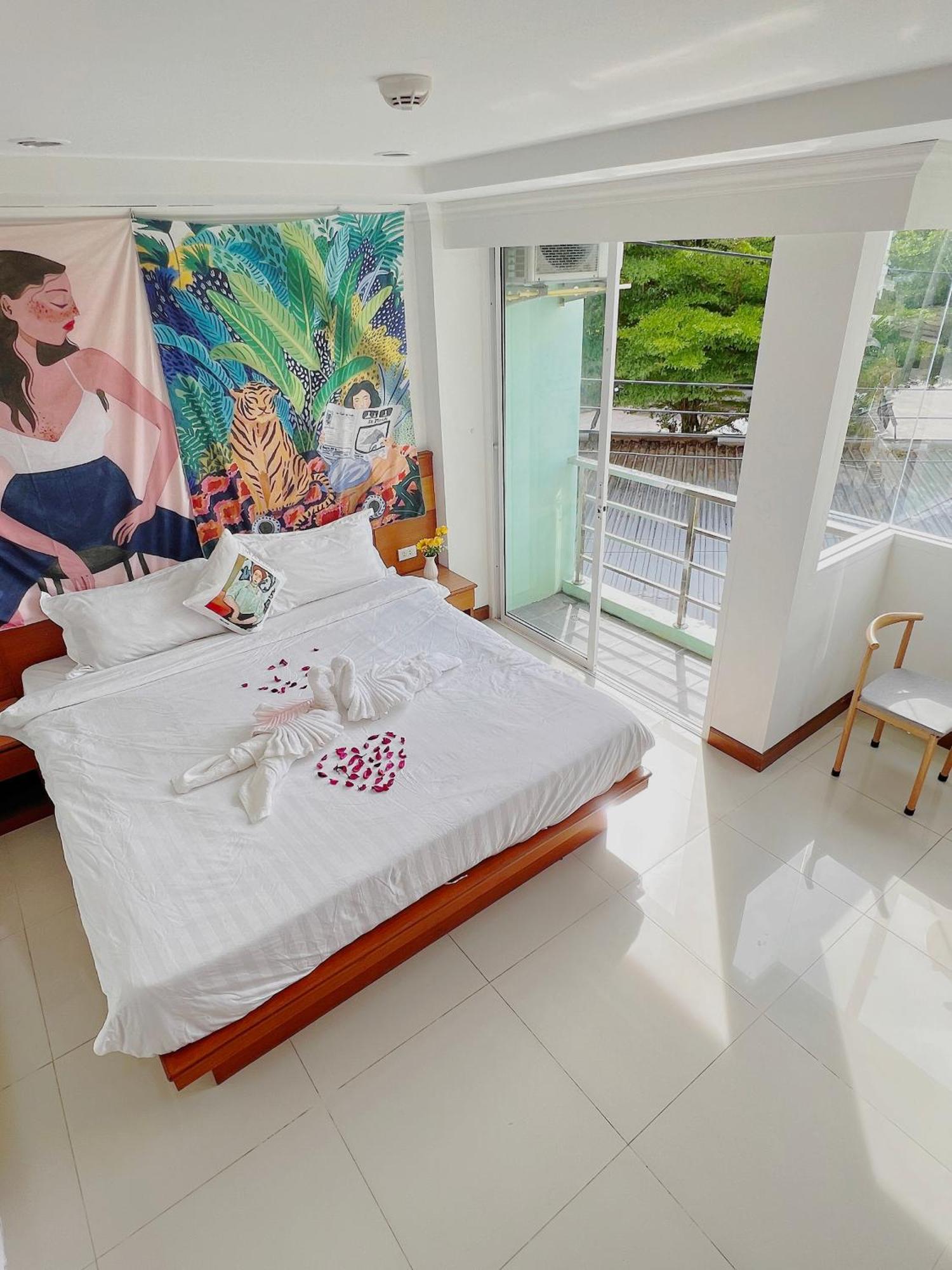 Lanting Hotel Patong Luaran gambar