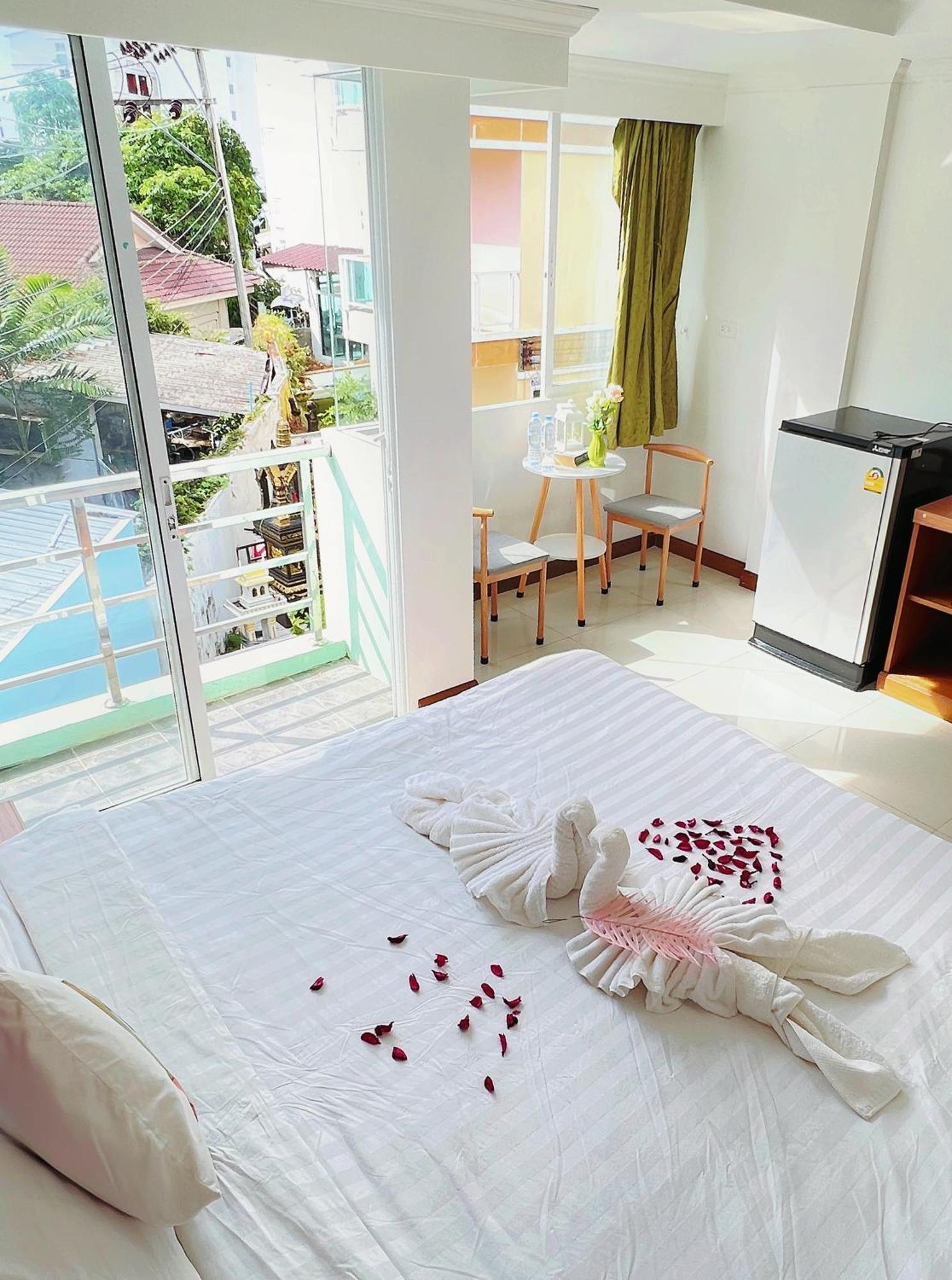 Lanting Hotel Patong Luaran gambar