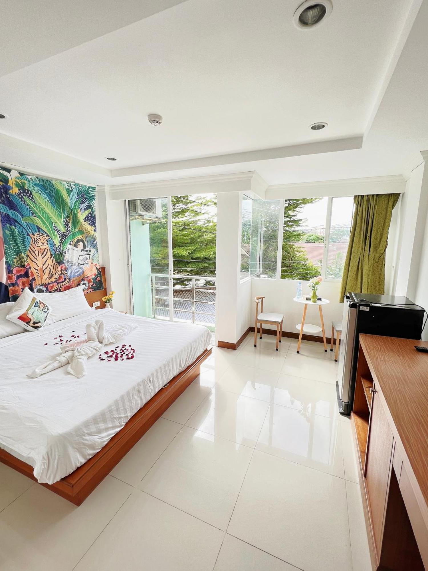 Lanting Hotel Patong Luaran gambar